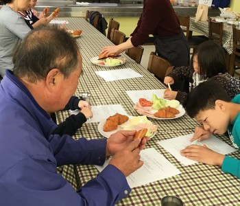 할아버지 할머니와 손자녀가 함께하는 요리교실 이미지