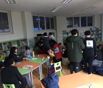 도안천년나무11단지 작은도서관 영화상영 진행 이미지