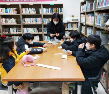 와글와글 우리동네 10단지 공예 프로그램 진행 이미지