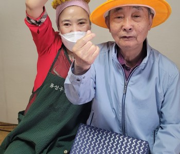 방문 어르신 생신 이미지