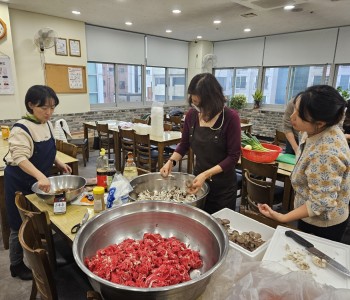 와글와글우리동네 1단지 반찬나눔 진행 이미지