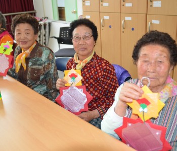 4월 재가어르신자조모임 '진달래' 진행 이미지
