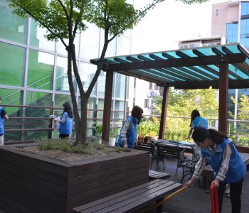우리은행 둔산지점 후원금 전달 및 자원봉사 진행 이미지