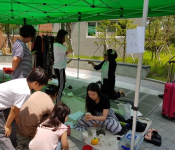 와글와글 우리동네 천년나무 11단지 벼룩시장 진행 이미지