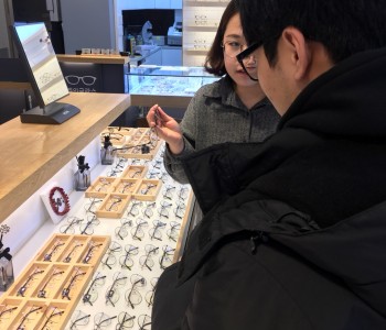 '밝은 세상을 전하는 안경지원사업' 진행 이미지